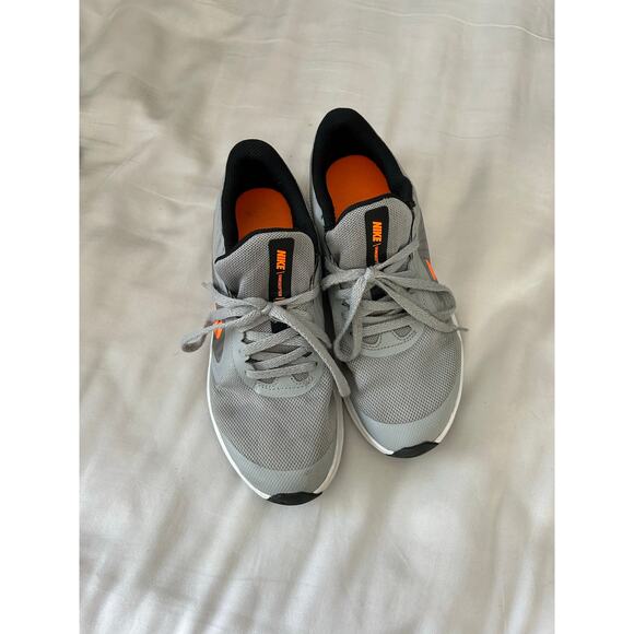 Nike grey tie sneakers size 4 - Picture 2 of 6